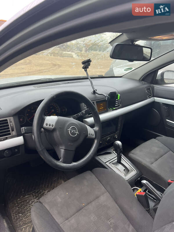 Седан Opel Vectra 2004 в Івано-Франківську