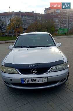 Лифтбек Opel Vectra 1999 в Каневе