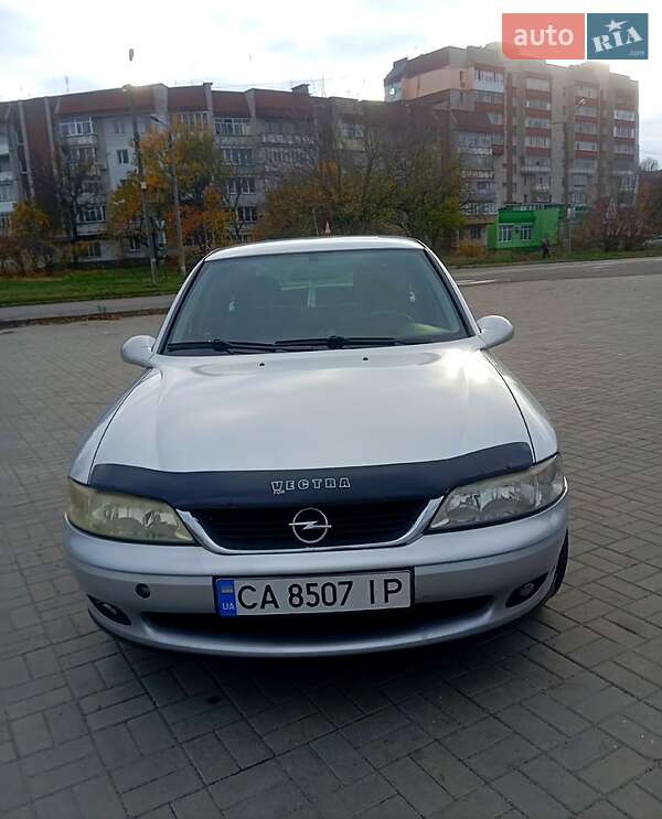 Лифтбек Opel Vectra 1999 в Каневе