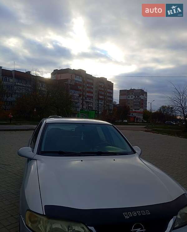 Лифтбек Opel Vectra 1999 в Каневе