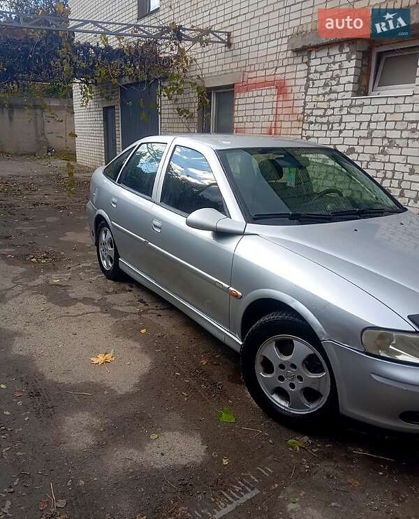 Лифтбек Opel Vectra 1999 в Каневе