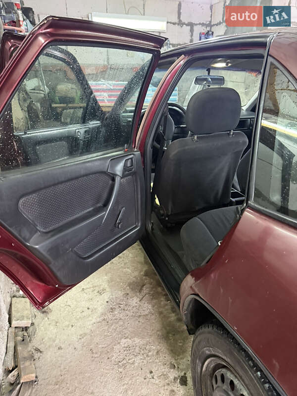 Седан Opel Vectra 1991 в Черном Острове