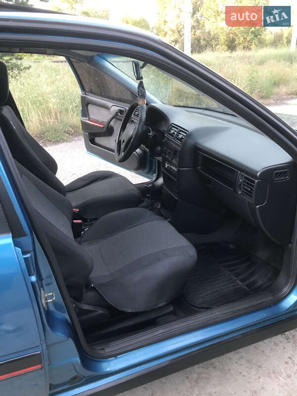 Ліфтбек Opel Vectra 1992 в Горішніх Плавнях