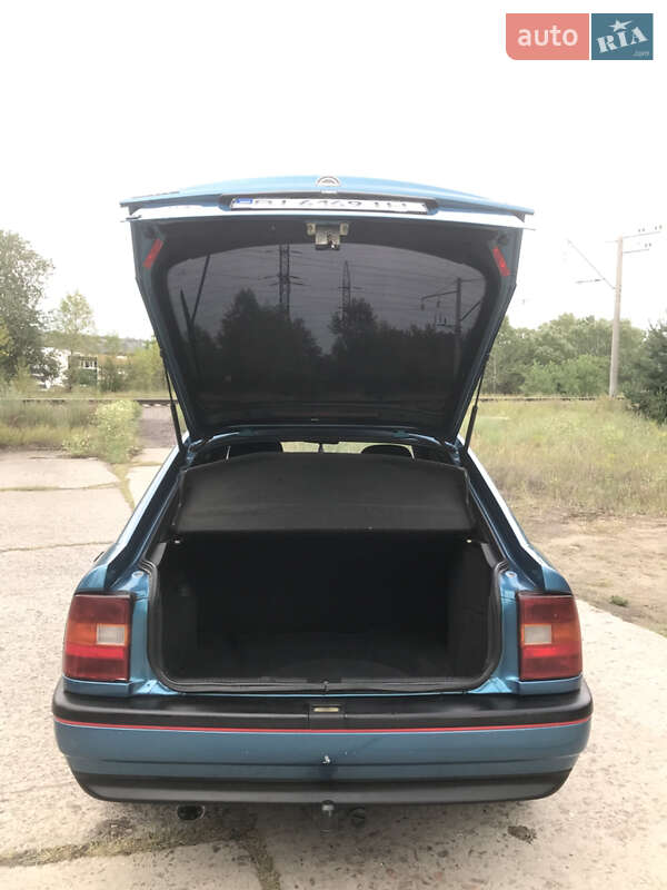 Ліфтбек Opel Vectra 1992 в Горішніх Плавнях