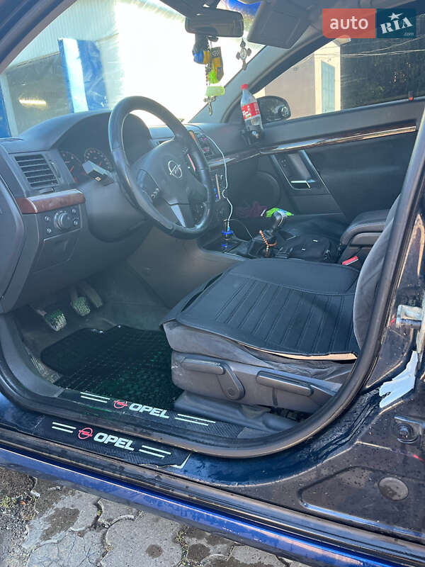 Седан Opel Vectra 2002 в Чернівцях