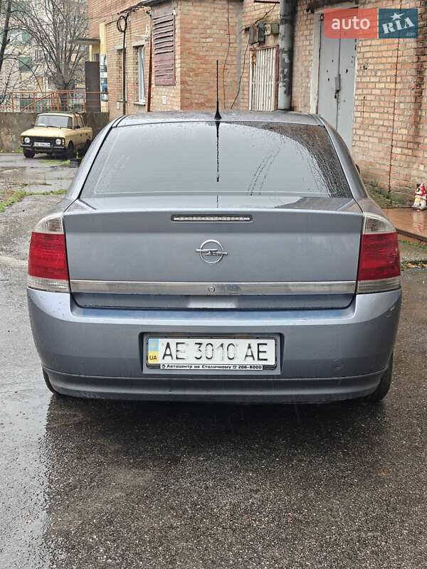 Седан Opel Vectra 2004 в Никополе