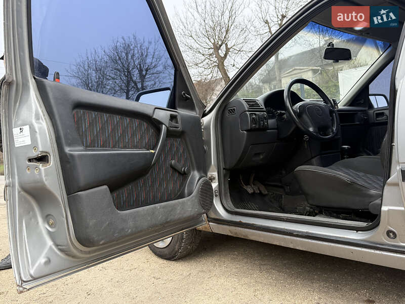 Седан Opel Vectra 1991 в Кременце фото 37 Седан Opel Vectra 1991 в Кременце