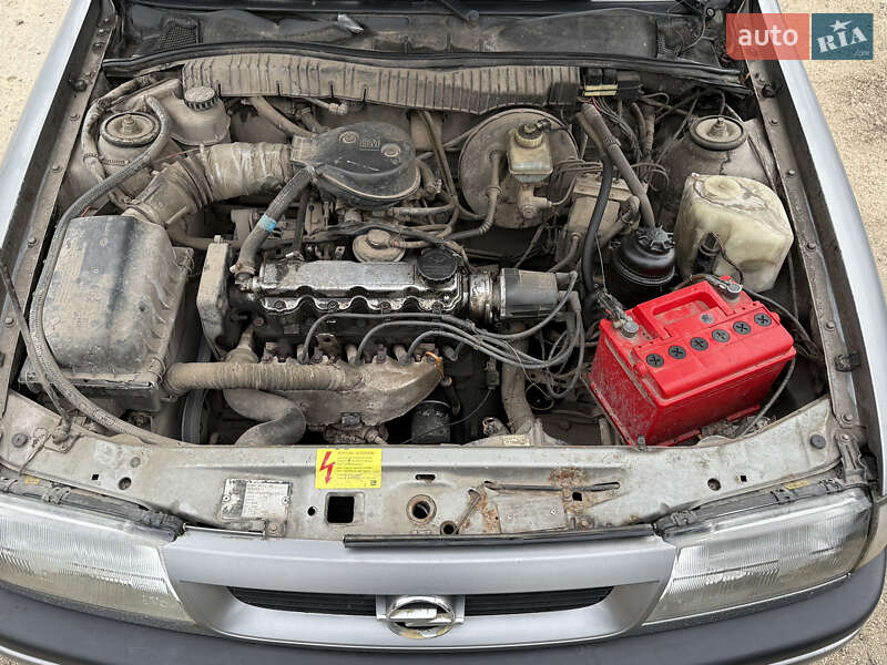 Седан Opel Vectra 1991 в Кременце фото 41 Седан Opel Vectra 1991 в Кременце