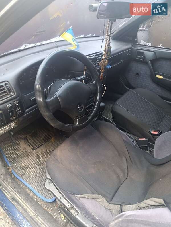 Седан Opel Vectra 1991 в Мерефа фото 4 Седан Opel Vectra 1991 в Мерефа