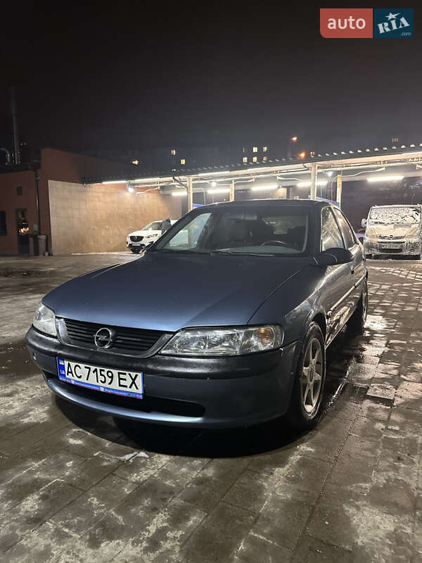 Лифтбек Opel Vectra 1998 в Сумах
