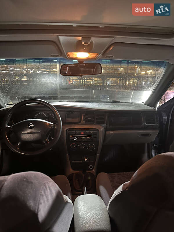 Лифтбек Opel Vectra 1998 в Сумах