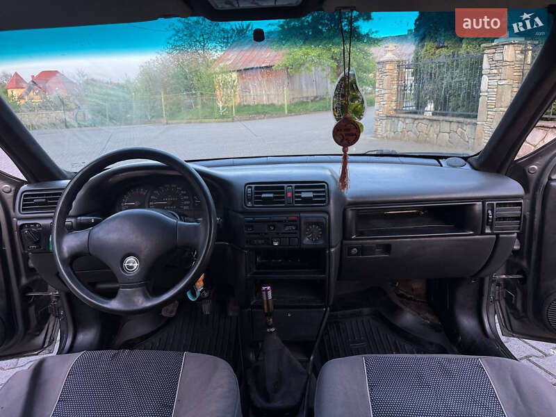 Седан Opel Vectra 1989 в Надворной