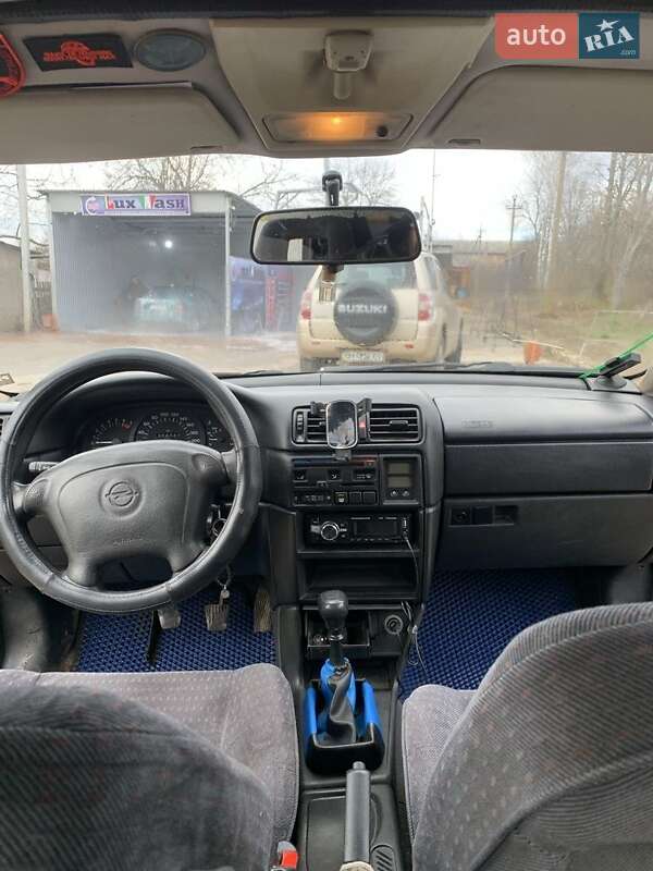 Седан Opel Vectra 1991 в Кельменцах