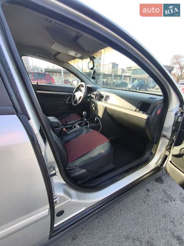 Седан Opel Vectra 2003 в Дніпрі