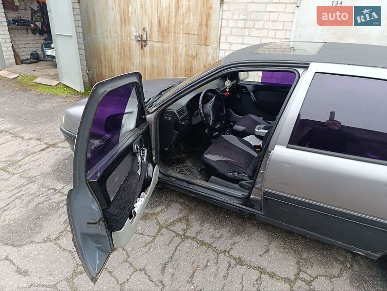 Седан Opel Vectra 1992 в Кременчуге