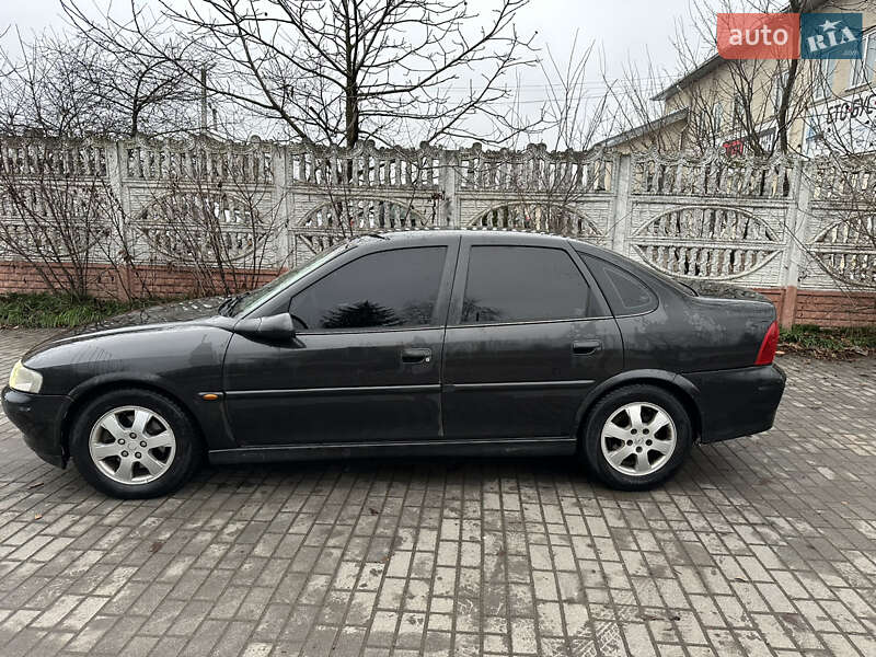 Седан Opel Vectra 2001 в Івано-Франківську