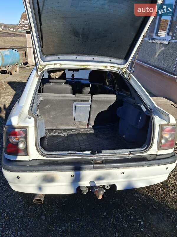Лифтбек Opel Vectra 1993 в Ивано-Франковске