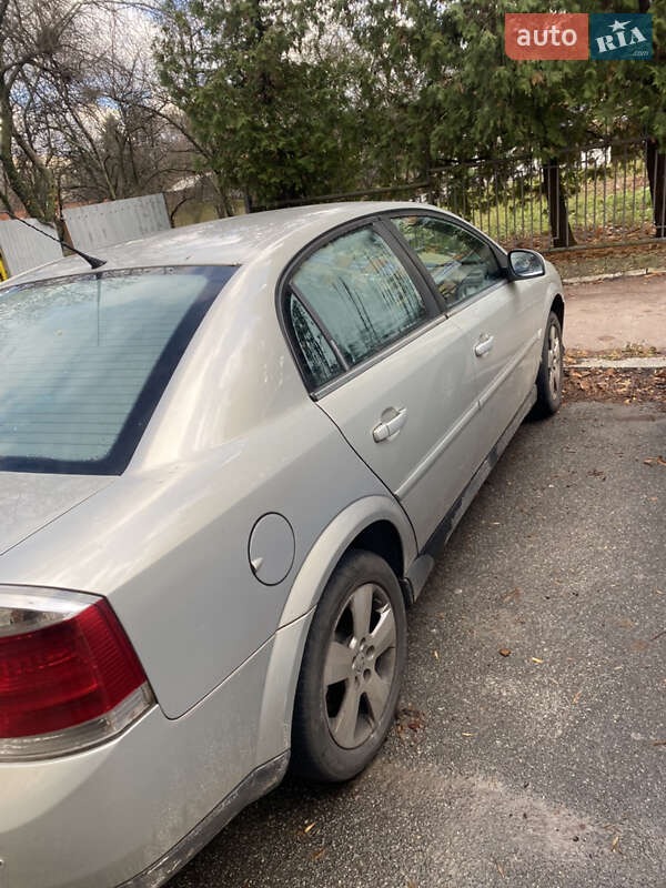 Седан Opel Vectra 2004 в Чернігові