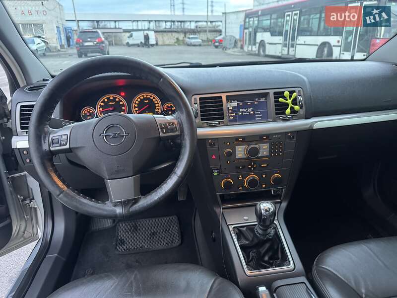 Седан Opel Vectra 2008 в Горішніх Плавнях