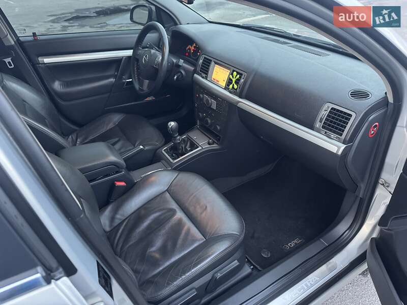 Седан Opel Vectra 2008 в Горішніх Плавнях