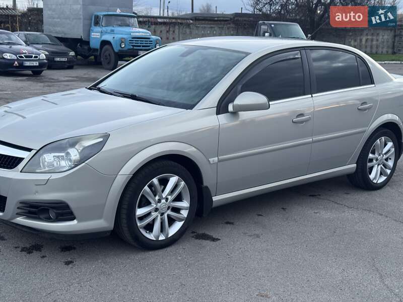 Седан Opel Vectra 2008 в Горішніх Плавнях