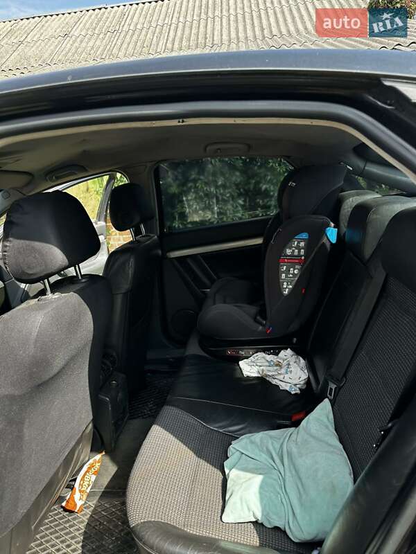 Лифтбек Opel Vectra 2002 в Бродах