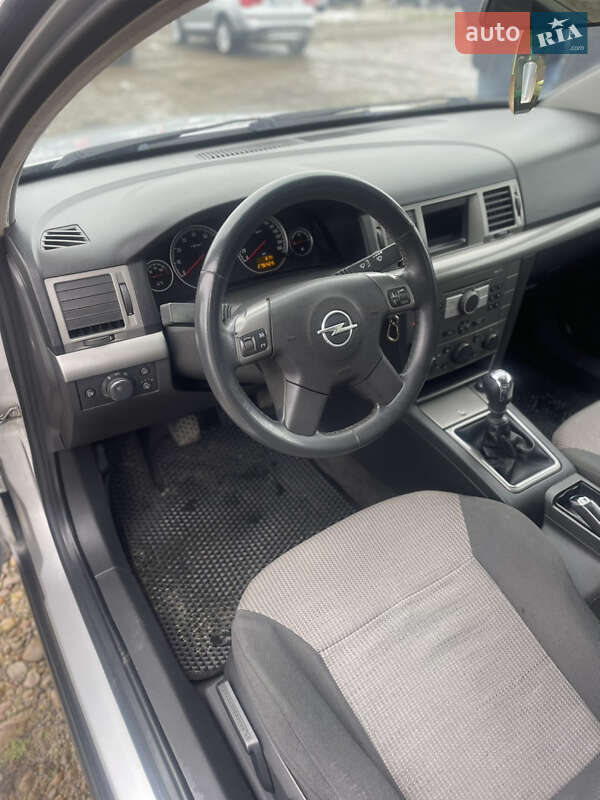 Універсал Opel Vectra 2005 в Івано-Франківську