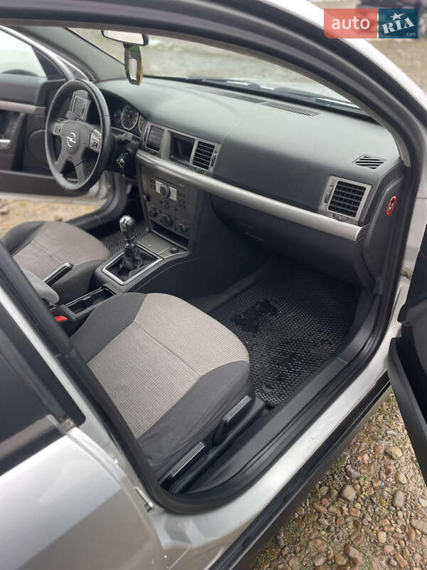 Універсал Opel Vectra 2005 в Івано-Франківську