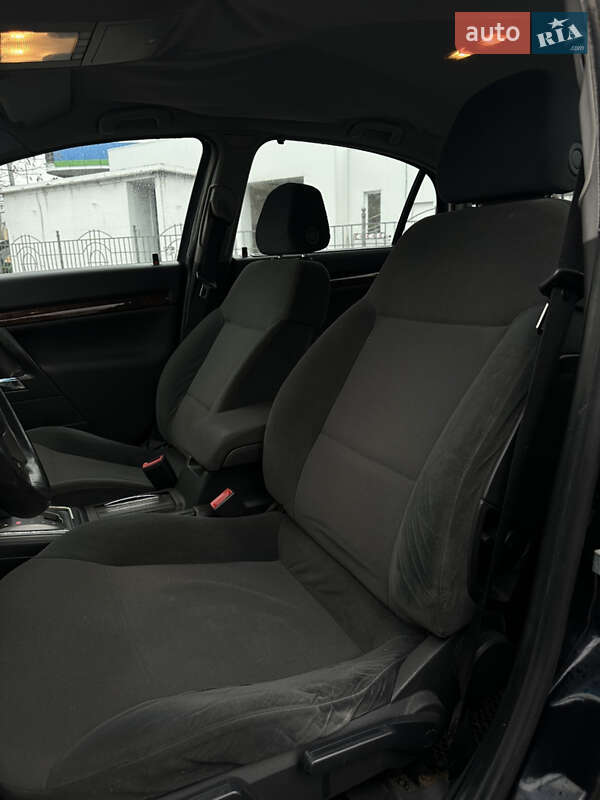 Седан Opel Vectra 2004 в Сумах