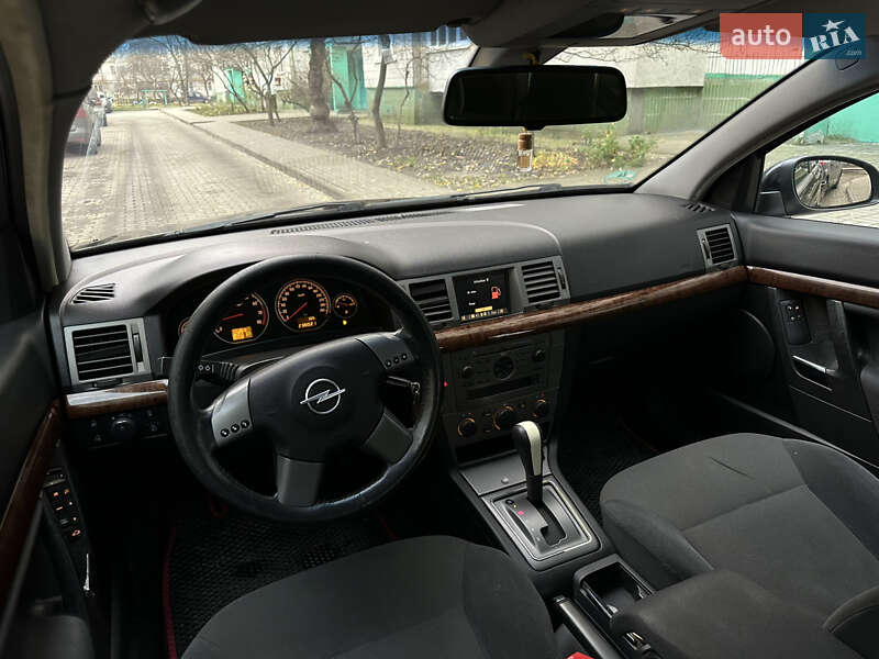 Седан Opel Vectra 2004 в Сумах