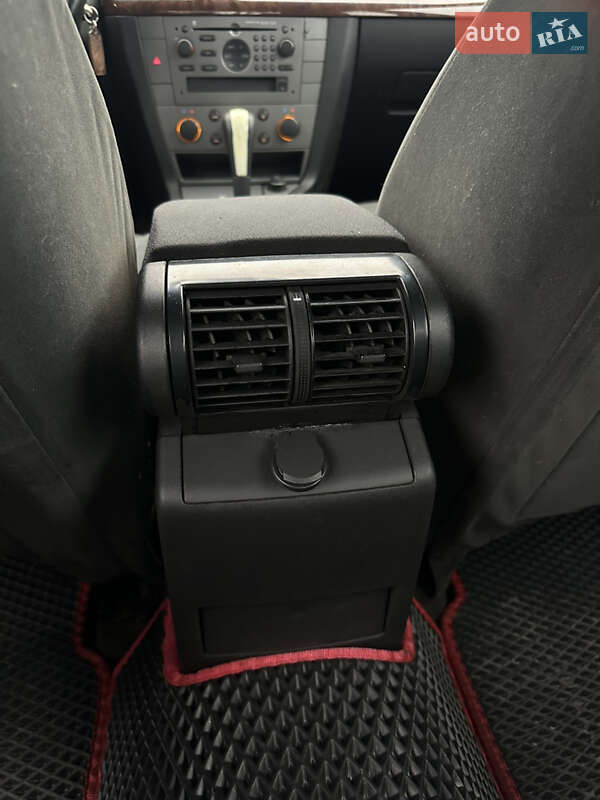 Седан Opel Vectra 2004 в Сумах