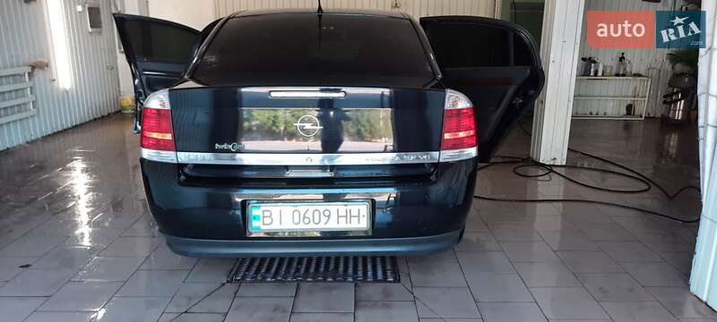 Седан Opel Vectra 2004 в Кременчуці