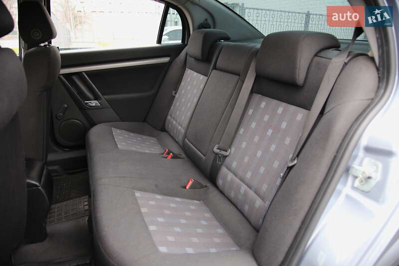 Седан Opel Vectra 2006 в Харкові