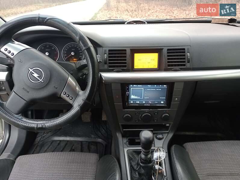 Ліфтбек Opel Vectra 2003 в Лебедині