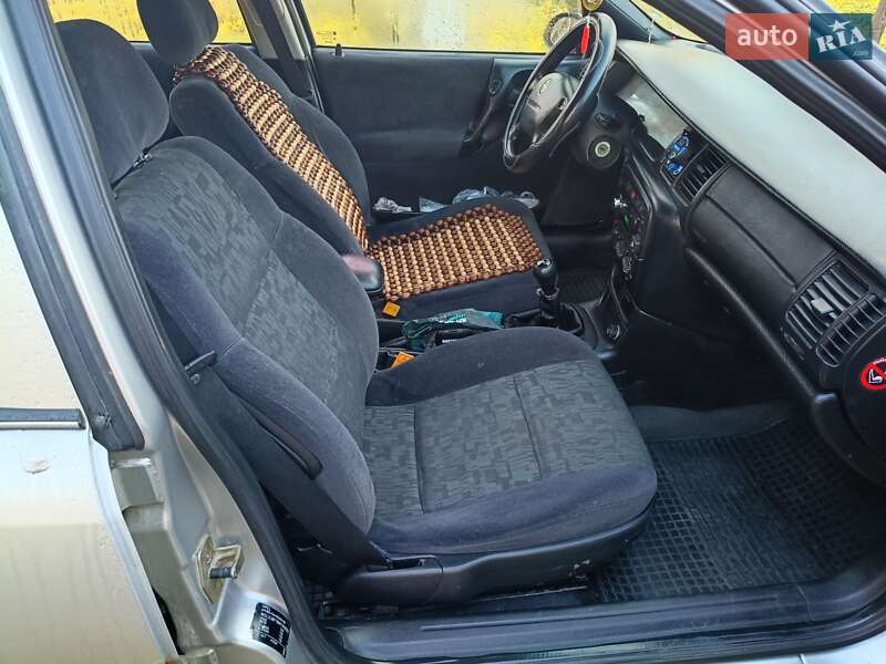 Седан Opel Vectra 1998 в Болехове
