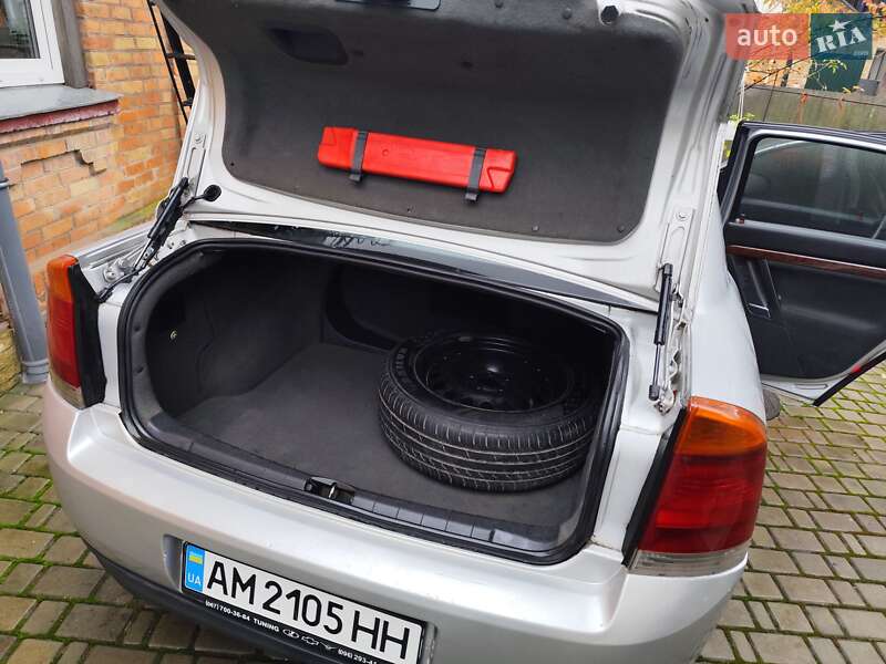 Седан Opel Vectra 2002 в Бердичеві