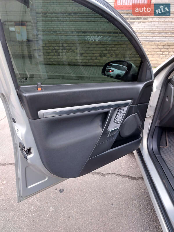 Лифтбек Opel Vectra 2005 в Днепре