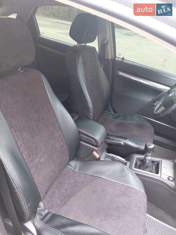 Лифтбек Opel Vectra 2005 в Днепре