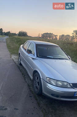 Седан Opel Vectra 1998 в Чуднове