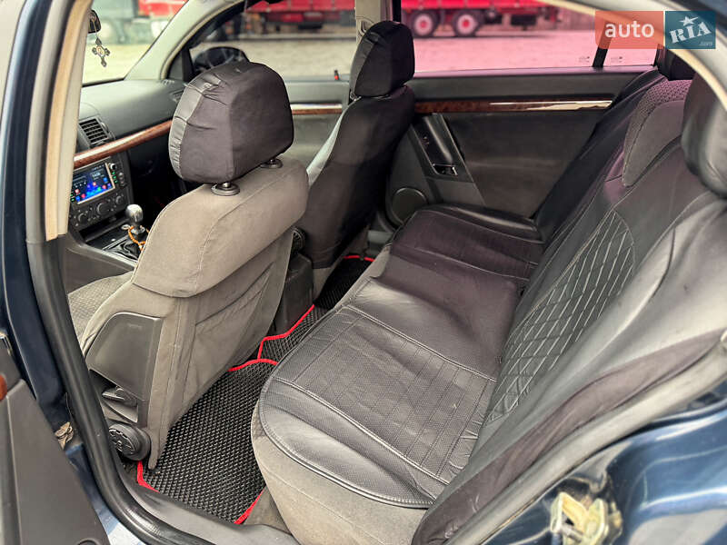 Седан Opel Vectra 2002 в Чернівцях