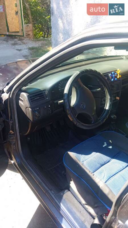 Седан Opel Vectra 1990 в Сумах