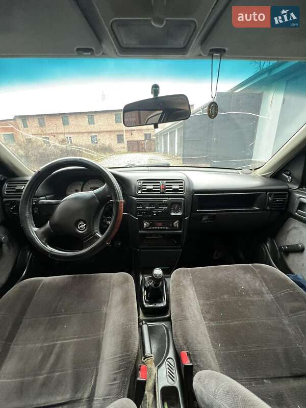 Ліфтбек Opel Vectra 1992 в Коломиї фото 6 Ліфтбек Opel Vectra 1992 в Коломиї