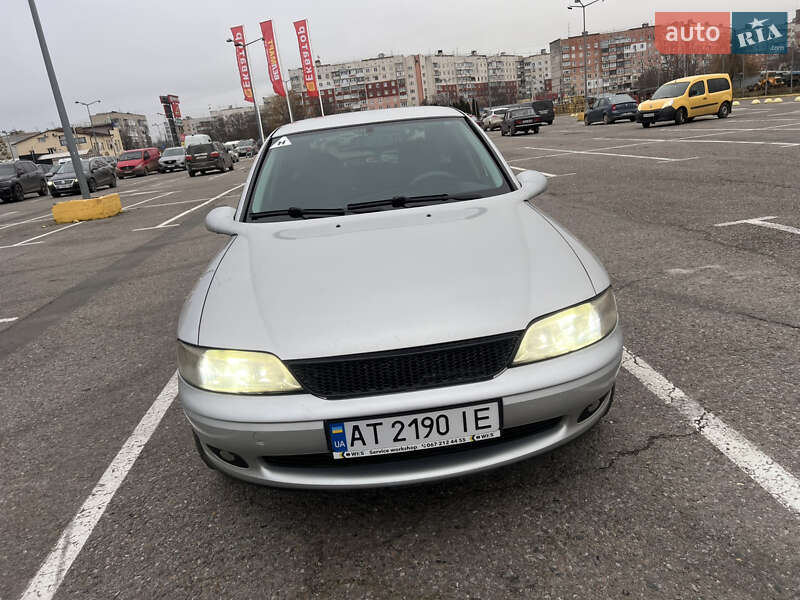 Седан Opel Vectra 2001 в Чернівцях