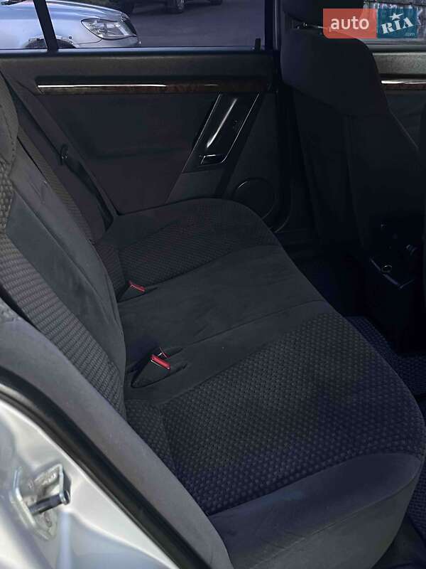 Седан Opel Vectra 2003 в Луцьку