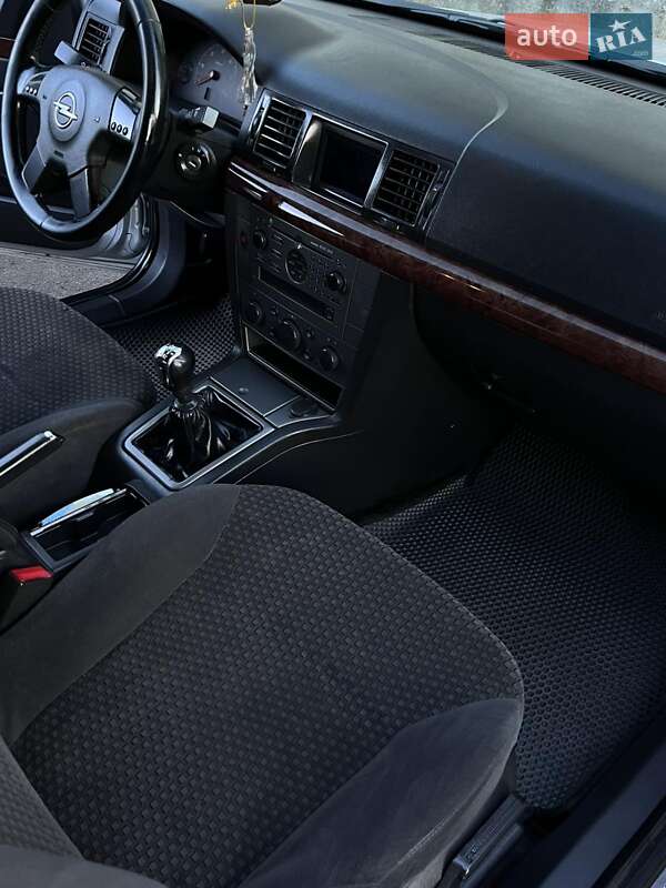 Седан Opel Vectra 2003 в Луцьку