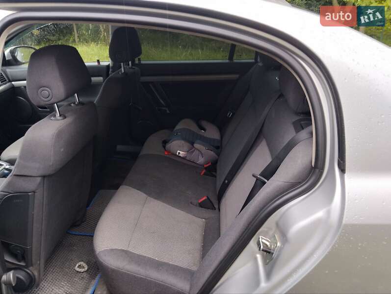 Седан Opel Vectra 2004 в Львове