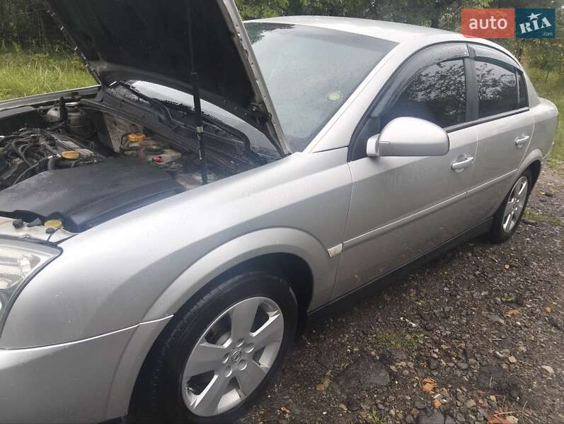 Седан Opel Vectra 2004 в Львове