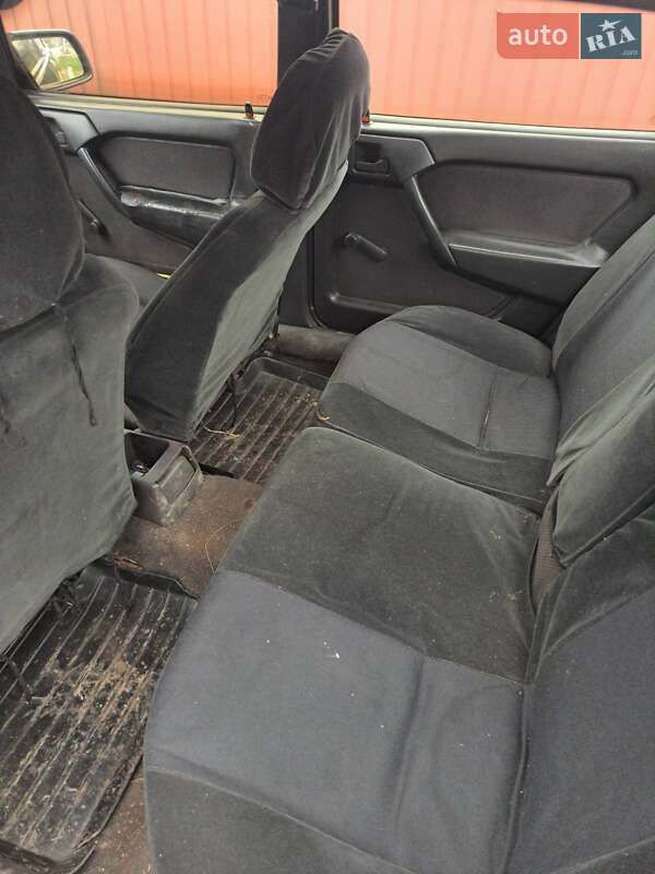 Седан Opel Vectra 1990 в Гадячі