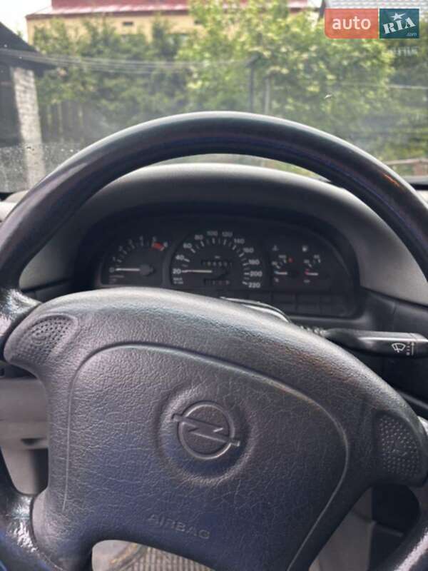 Седан Opel Vectra 1995 в Львові фото 6 Седан Opel Vectra 1995 в Львові