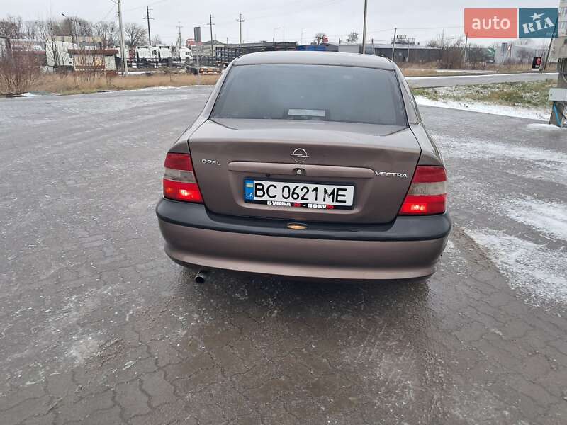 Седан Opel Vectra 1998 в Радехове